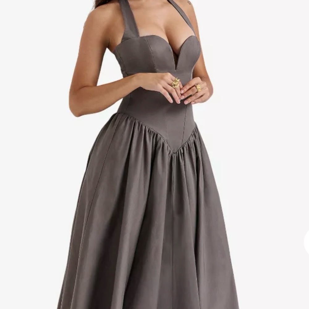 HOUSE OF CB
Coquette sweetheart-neck halter stretch-cotton midi dress!